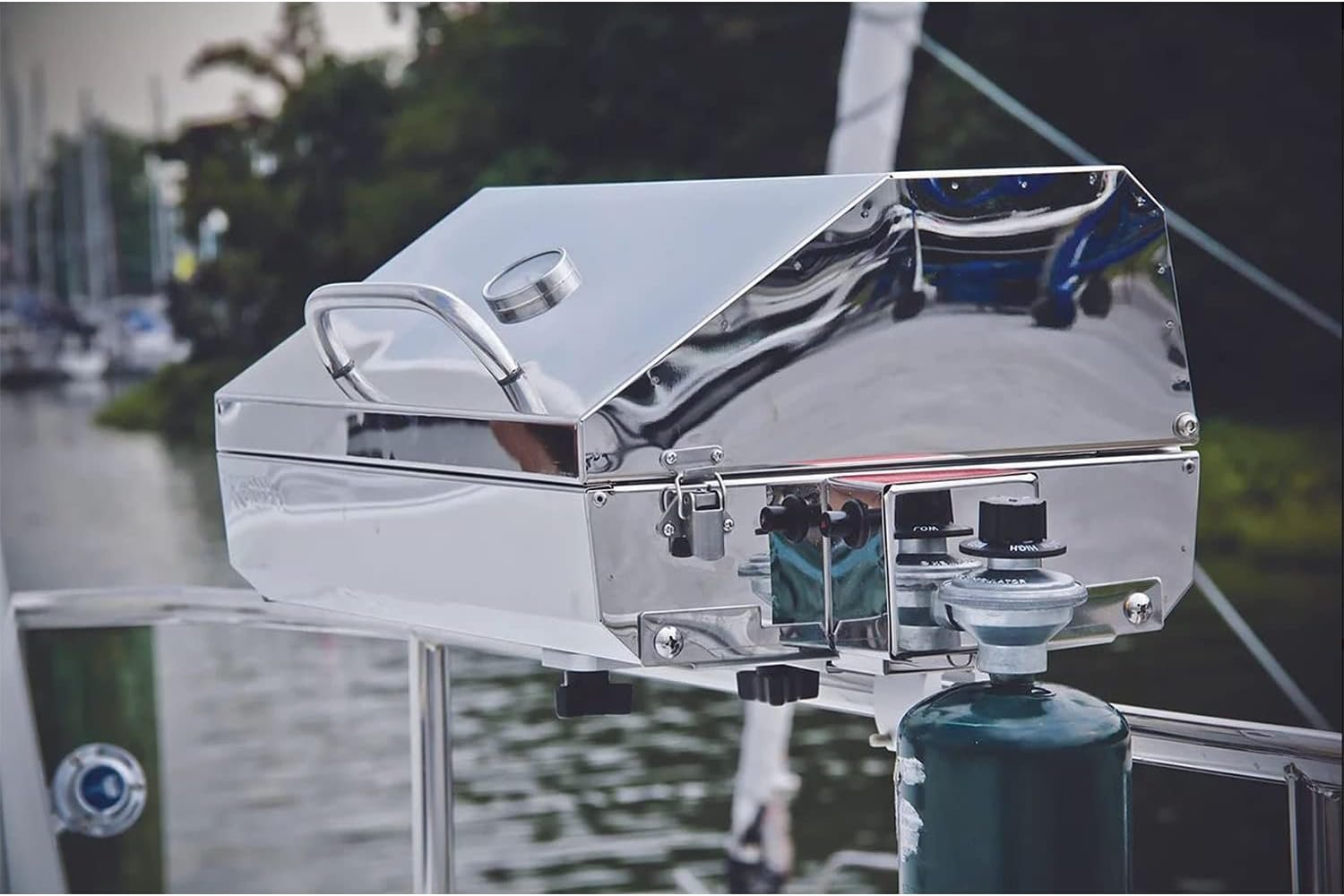 Camco Marine 58182 Kuuma Stow N Go Rail Mount – 9in Aluminum Grill Bracket for 7/8in to 1-1/4in Boat Handrails - Image 4