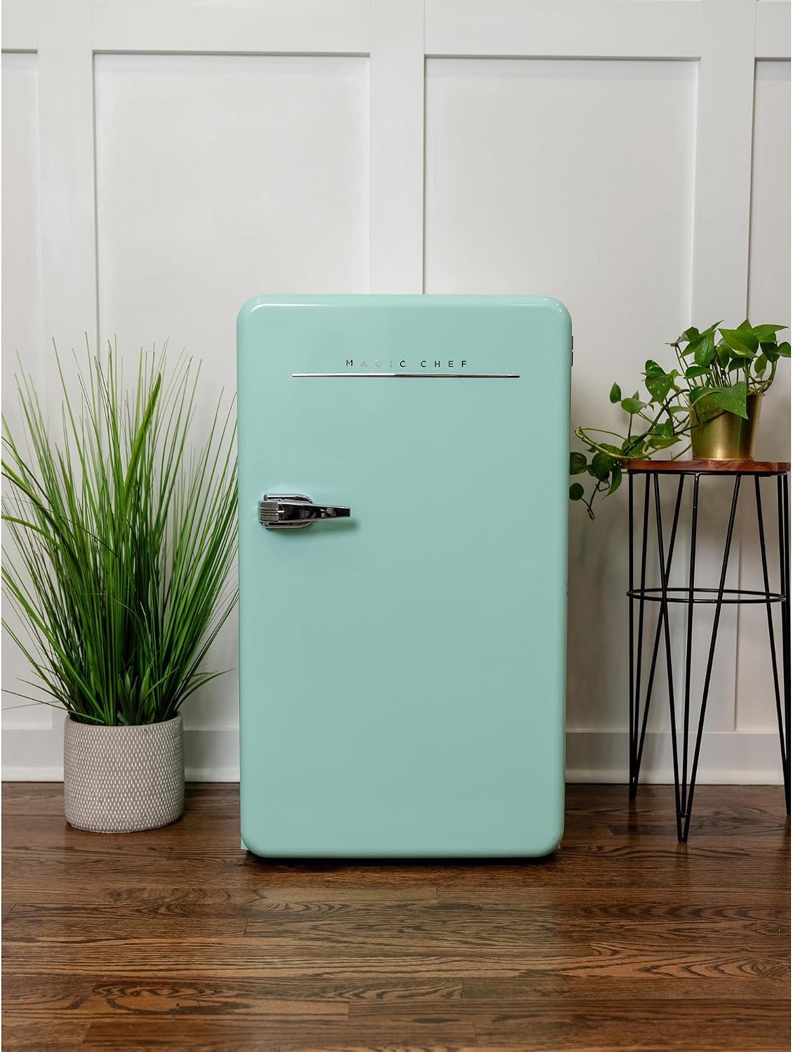 Magic Chef MCR32CHM Retro Refrigerator – 3.2 Cu Ft Compact Fridge – Mint Green Vintage Design with Freezer Compartment - Image 5