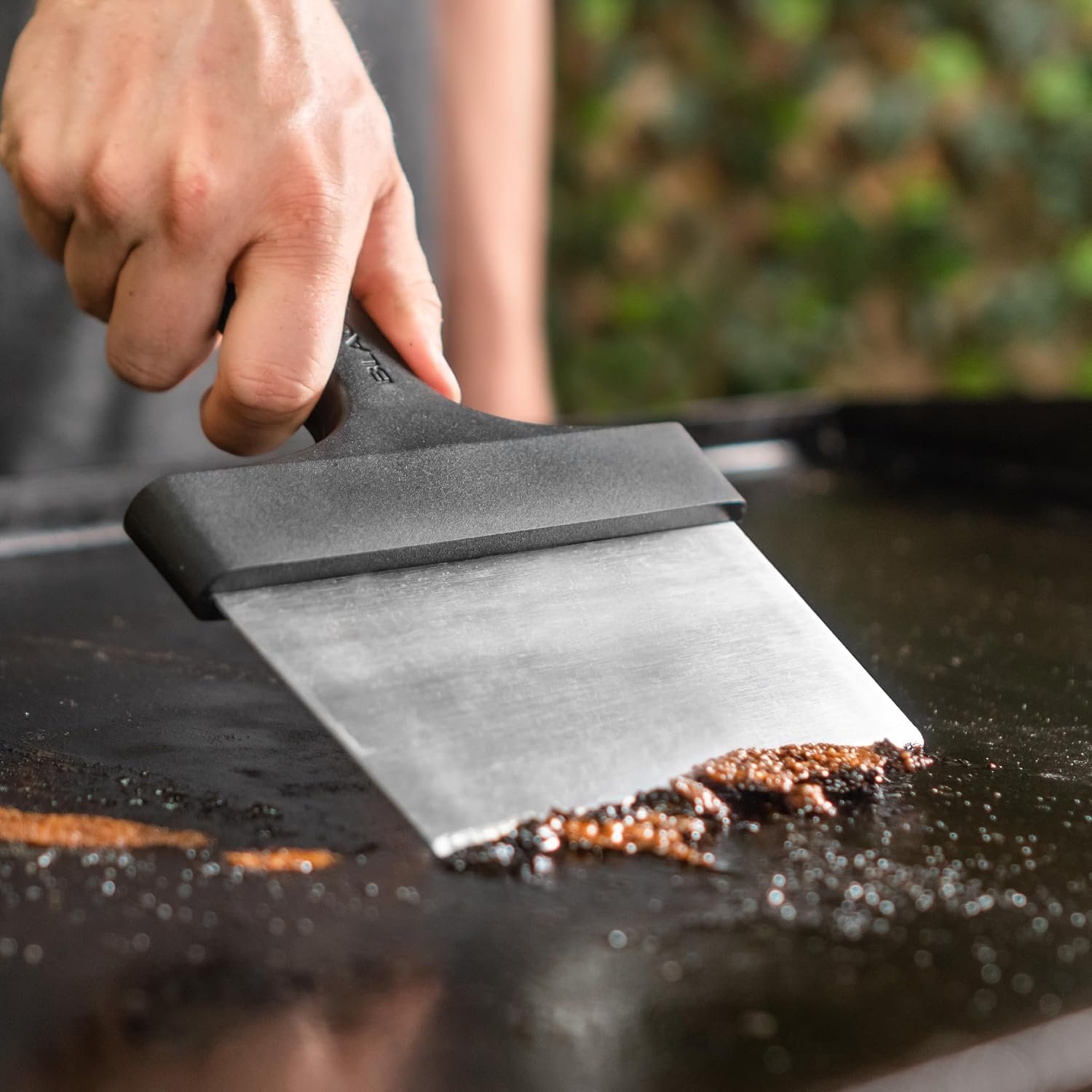 Blackstone 5061 Stainless Steel Griddle Scraper – 6in Beveled Blade with Heat-Resistant Plastic Handle for Flat Top Grills - Image 2