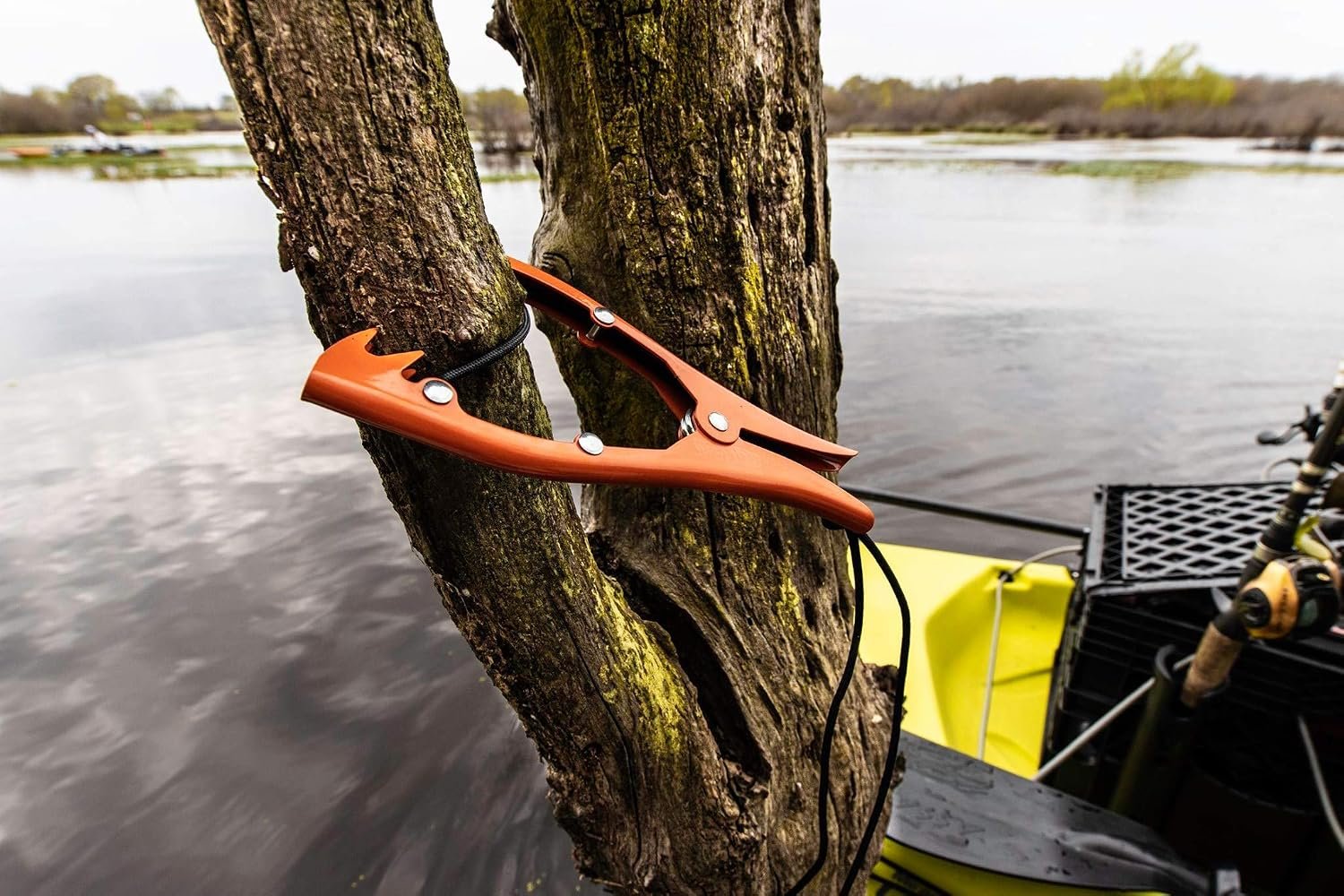 YakGear 10083 Brush Gripper – Orange Paddle and Fishing Rod Holder with Stake-Out Attachment for Kayaks and Canoes - Image 5