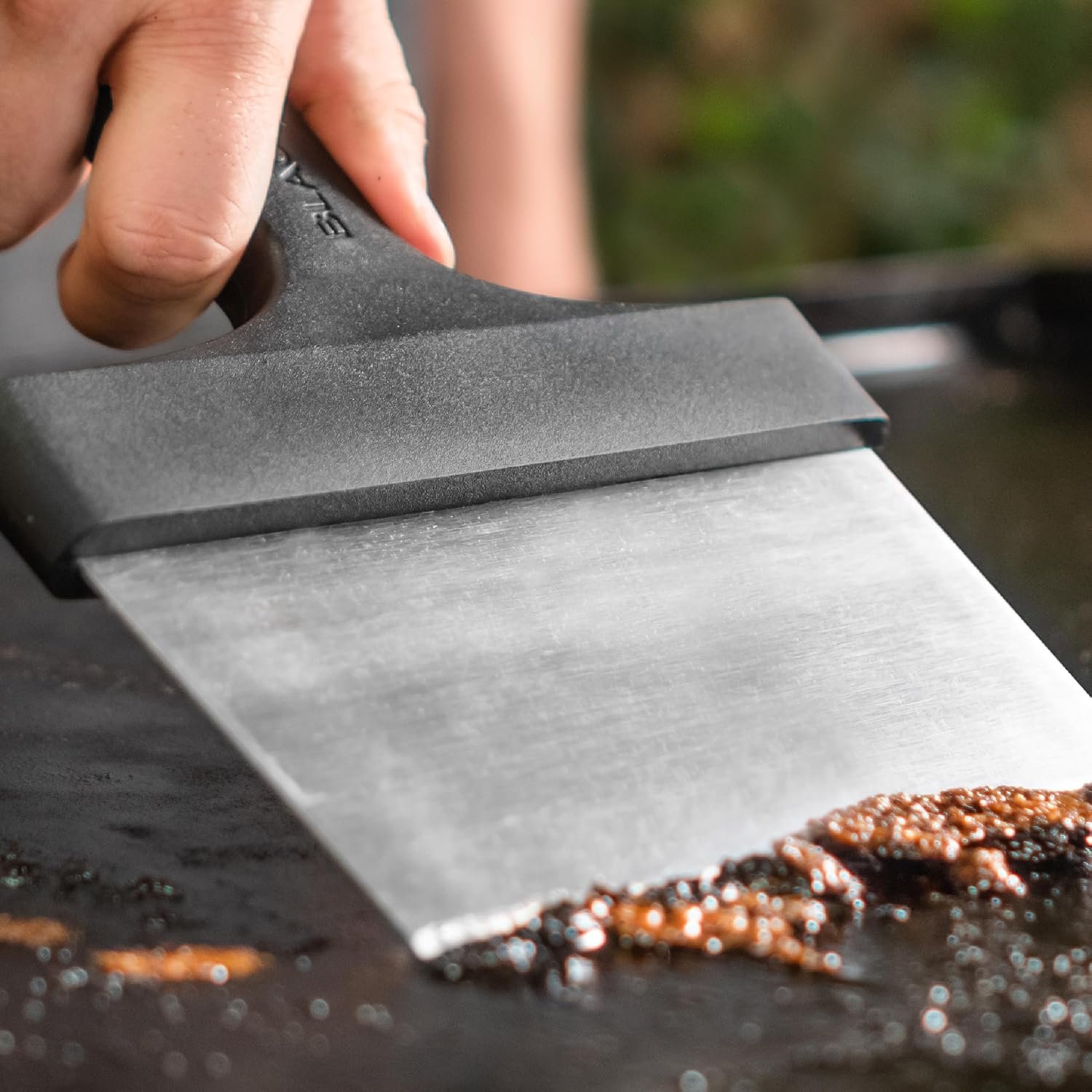 Blackstone 5061 Stainless Steel Griddle Scraper – 6in Beveled Blade with Heat-Resistant Plastic Handle for Flat Top Grills - Image 4