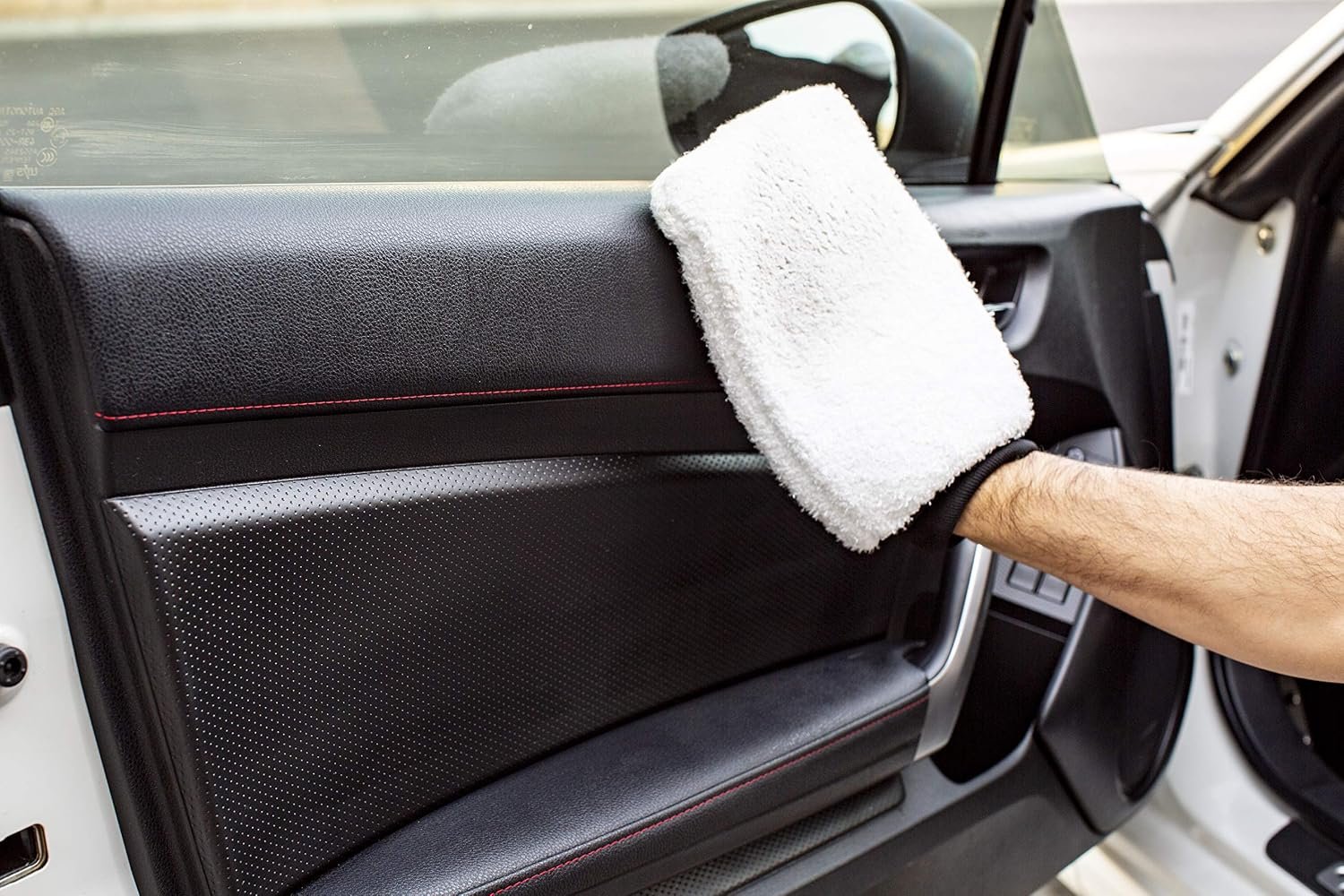 Meguiar's X3002 Microfiber Wash Mitt – Premium Chenille Microfiber, Paint-Safe Cleaning, Reusable Automotive Wash Mitt - Image 8